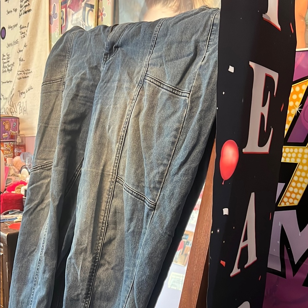 Relaxed Blue Jeans with Classic Denim Wash